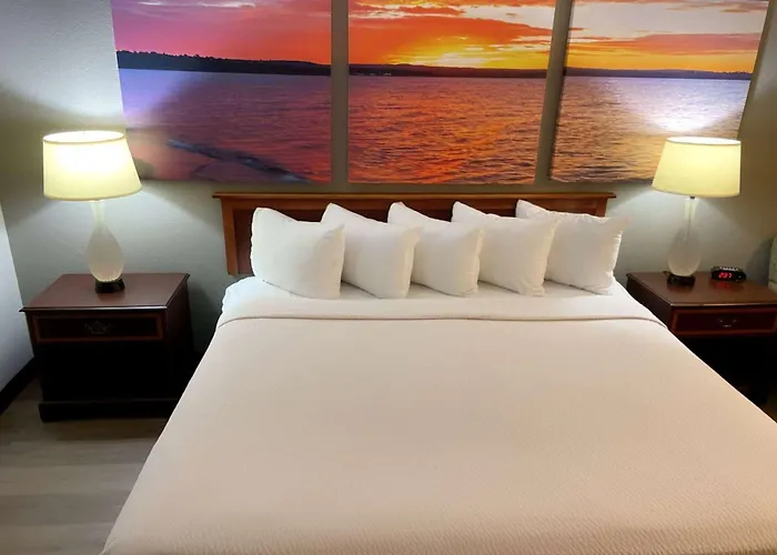 Days Inn & Suites By Wyndham Stevens Point