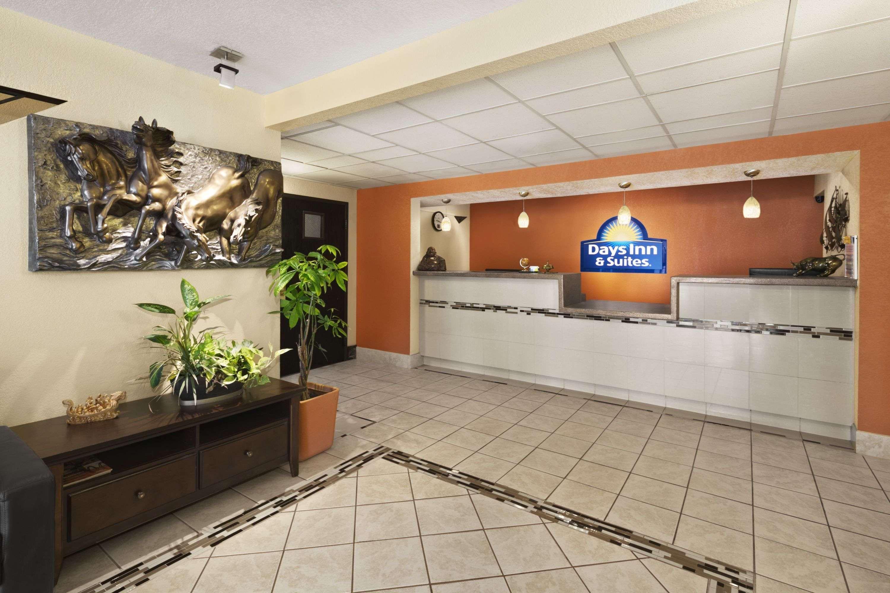 Days & By Wyndham Hotel Stevens Point