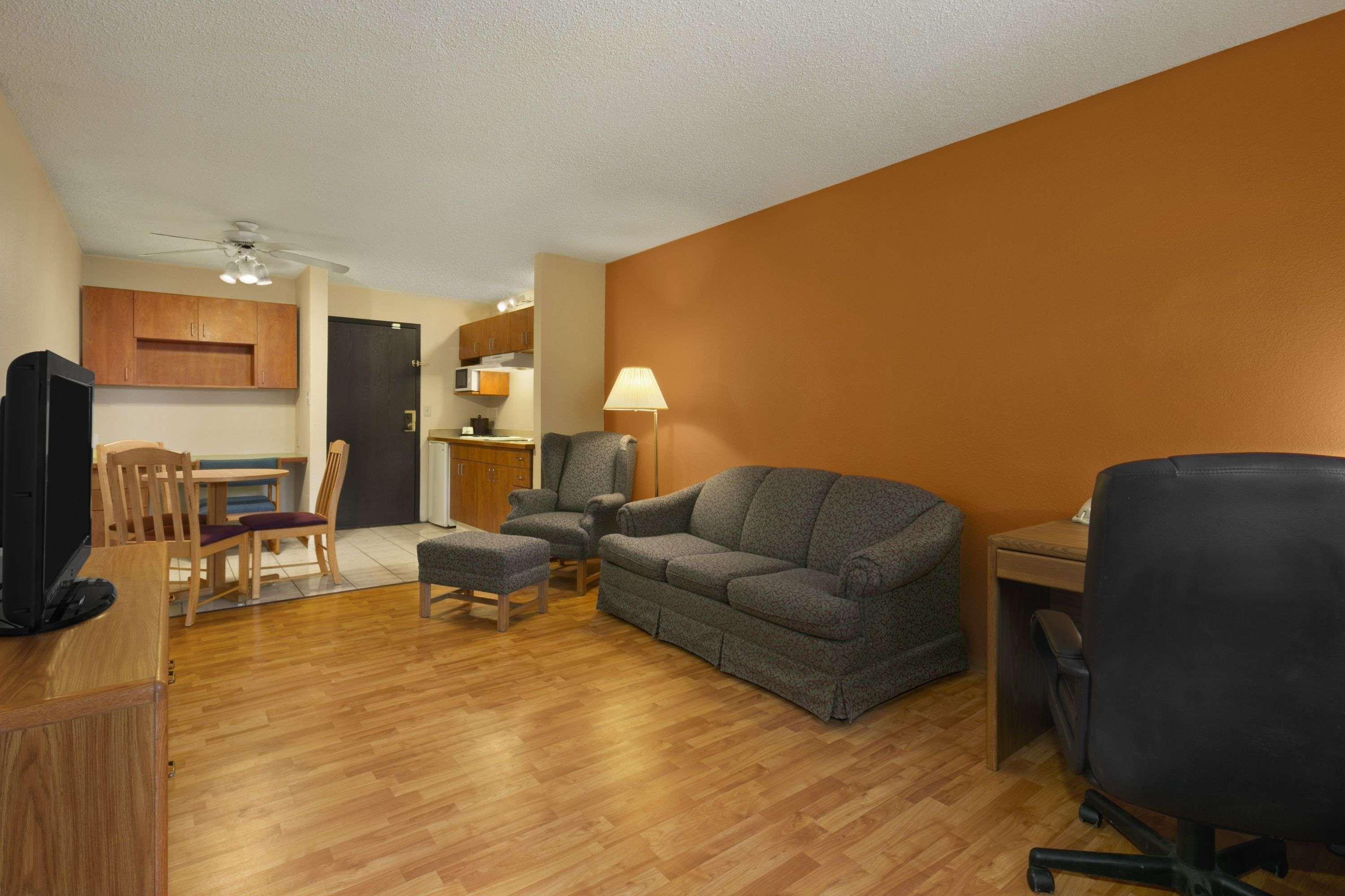 Hotel Days & By Wyndham 2*