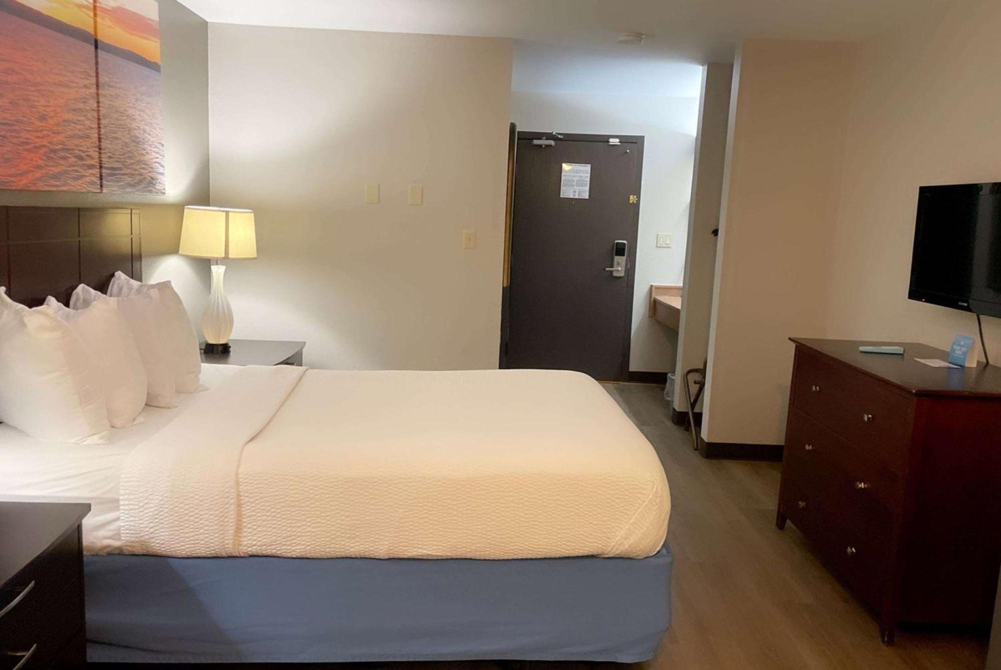 Days & By Wyndham Hotel