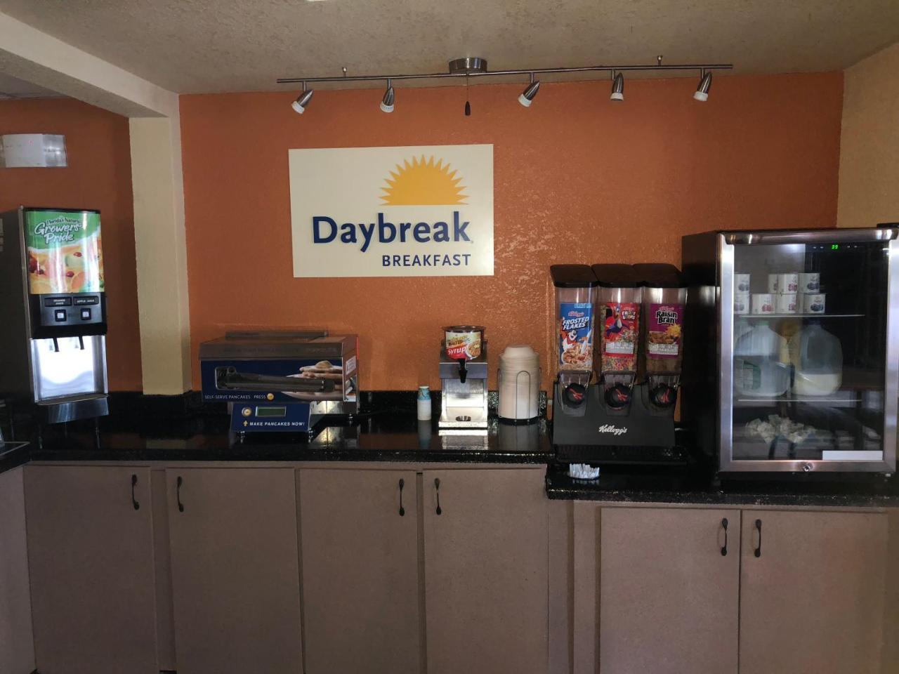 Days & By Wyndham Hotel Stevens Point