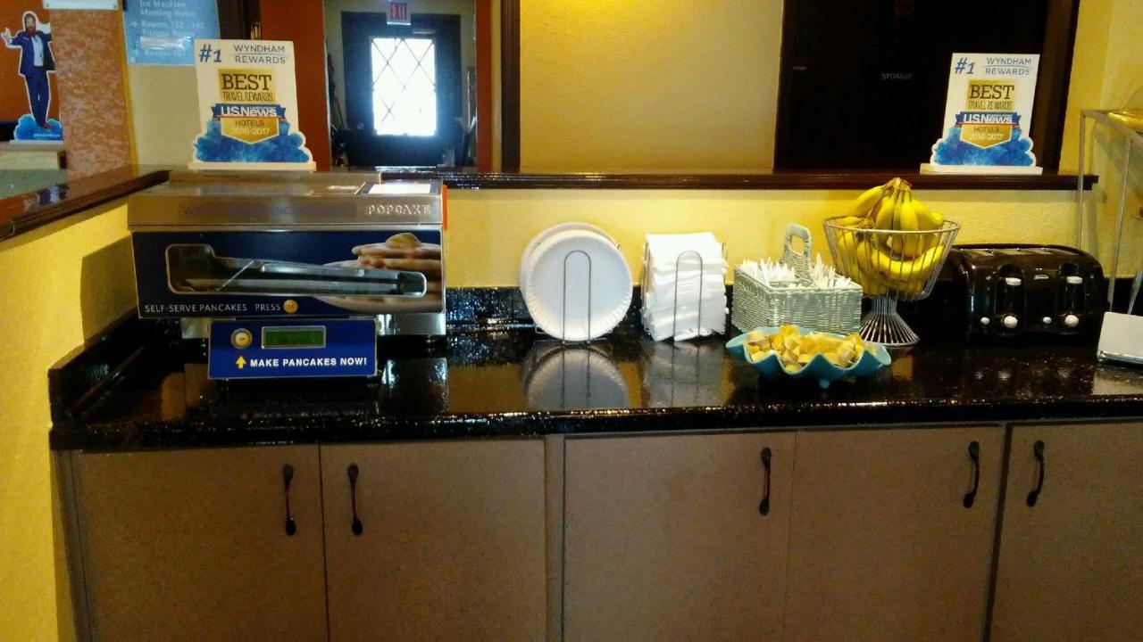 Hotel Days & By Wyndham Stevens Point
